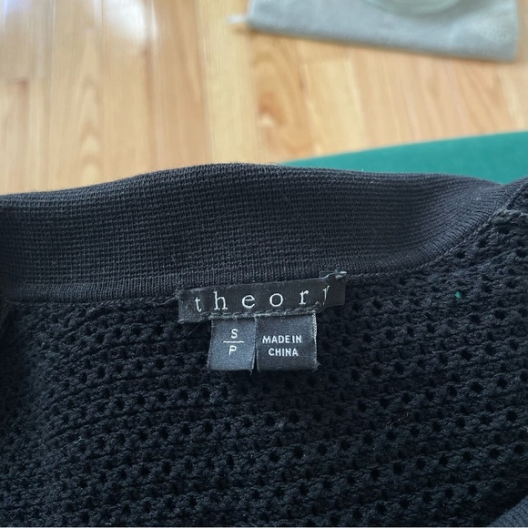 Theory Aronalee Prosecco Black Short-Sleeve Mesh Knit Button Polo Shirt EUC Sz S - Picture 6 of 9